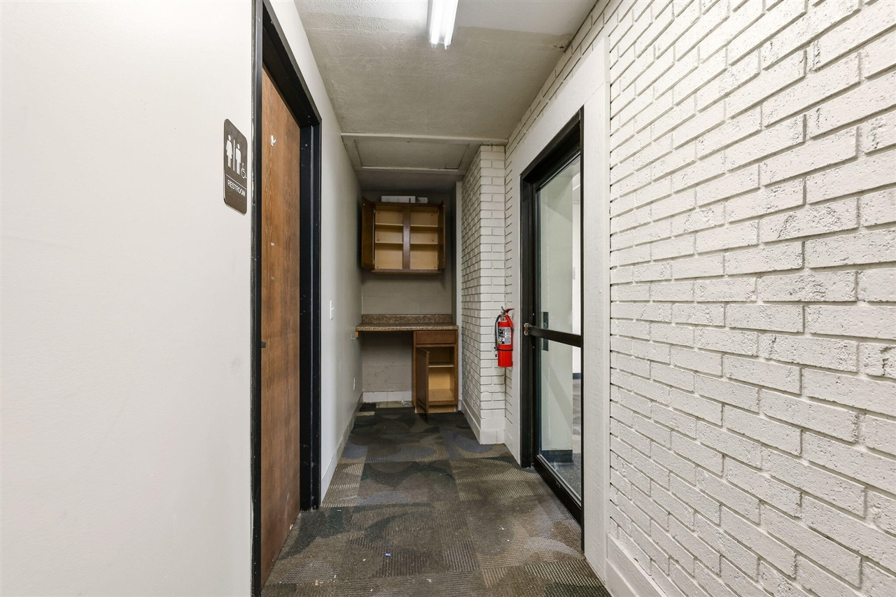 4214 Plainfield Avenue, Grand Rapids, MI, 49525-1647