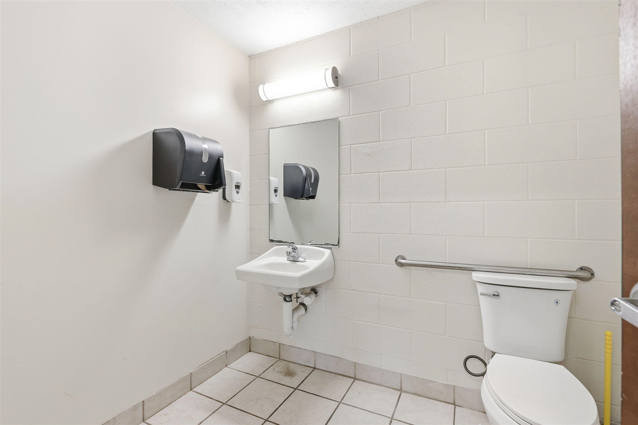 4214 Plainfield Avenue, Grand Rapids, MI, 49525-1647