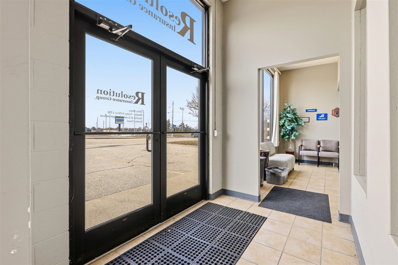 4214 Plainfield Avenue, Grand Rapids, MI, 49525-1647