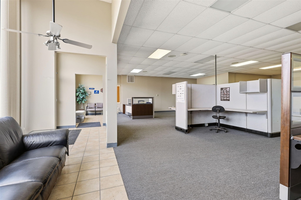 4214 Plainfield Avenue, Grand Rapids, MI, 49525-1647