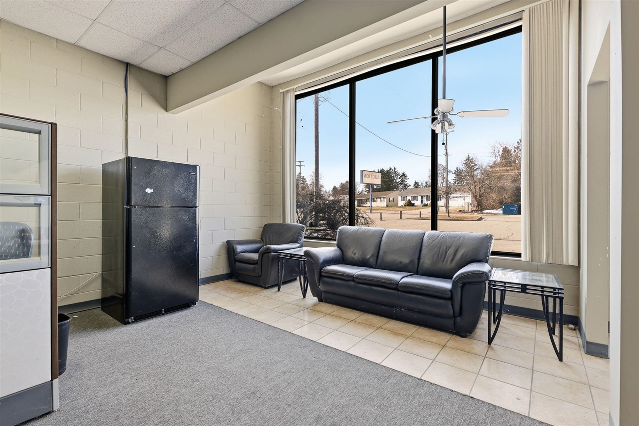 4214 Plainfield Avenue, Grand Rapids, MI, 49525-1647