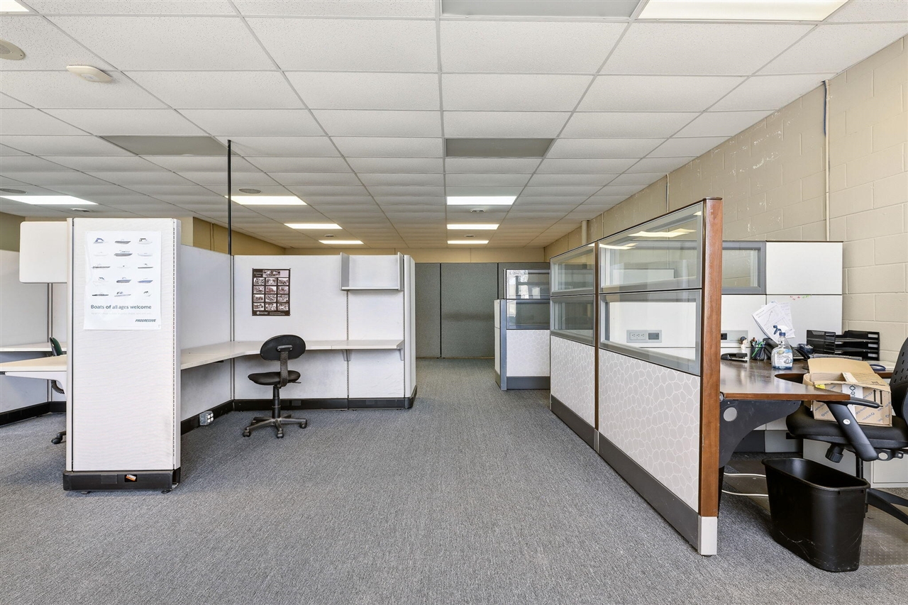 4214 Plainfield Avenue, Grand Rapids, MI, 49525-1647