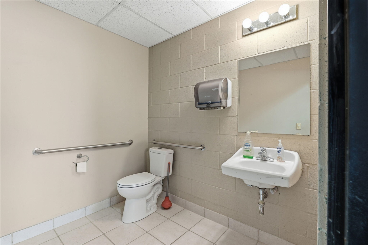 4214 Plainfield Avenue, Grand Rapids, MI, 49525-1647