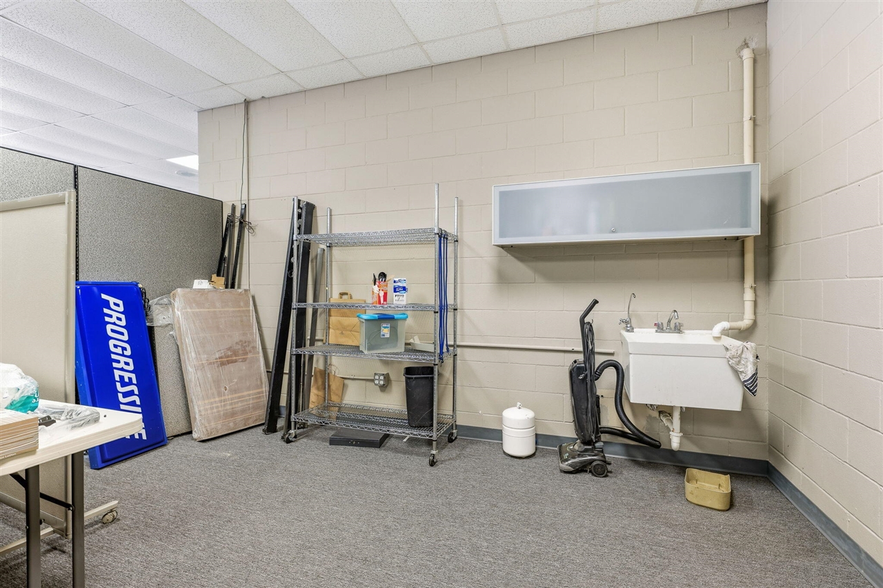 4214 Plainfield Avenue, Grand Rapids, MI, 49525-1647