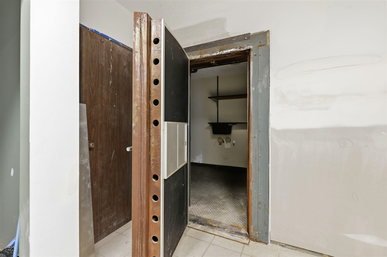 4214 Plainfield Avenue, Grand Rapids, MI, 49525-1647