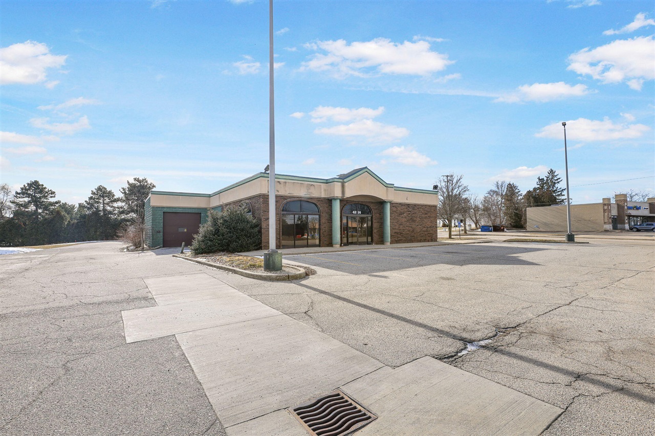 4214 Plainfield Avenue, Grand Rapids, MI, 49525-1647