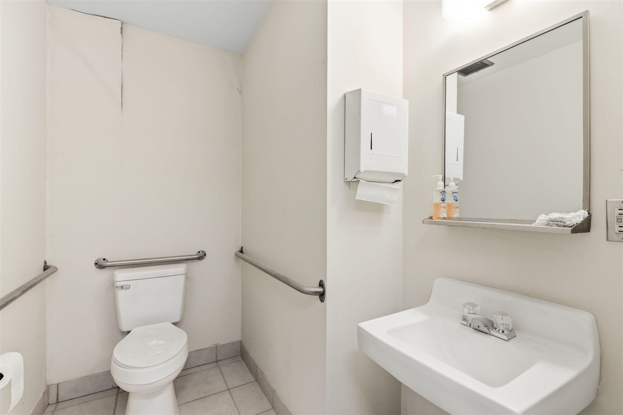 4214 Plainfield Avenue, Grand Rapids, MI, 49525-1647