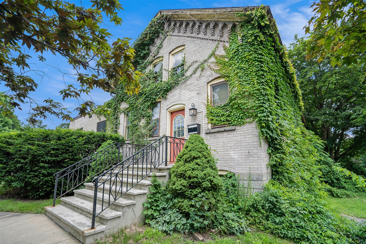801 Portage Avenue photo 3