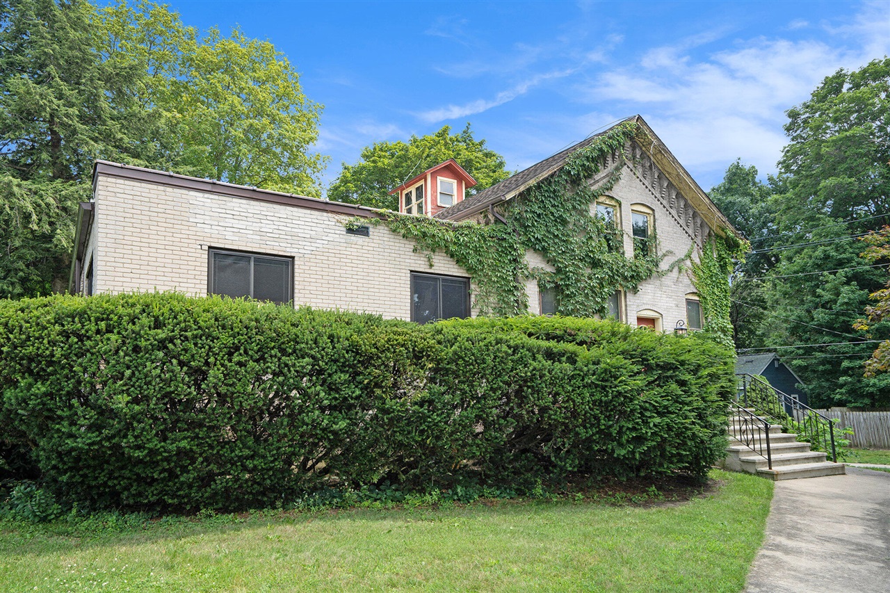 801 Portage Avenue photo 4