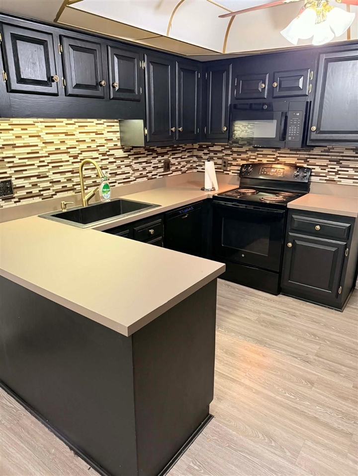 32602 Barclay Square, Warren, MI, 48093-6103