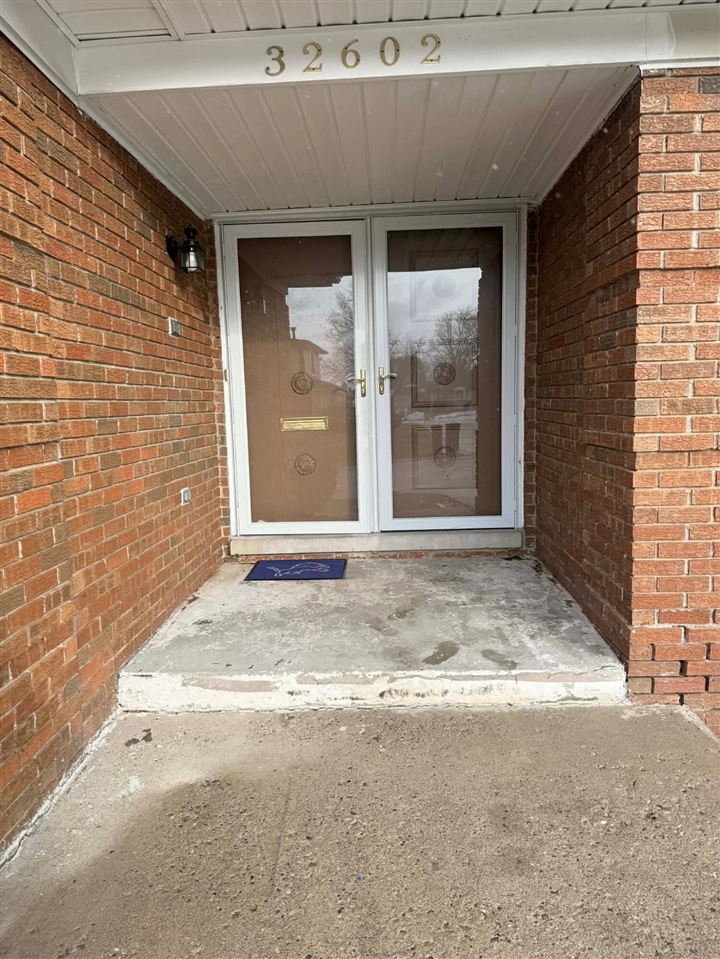 32602 Barclay Square, Warren, MI, 48093-6103
