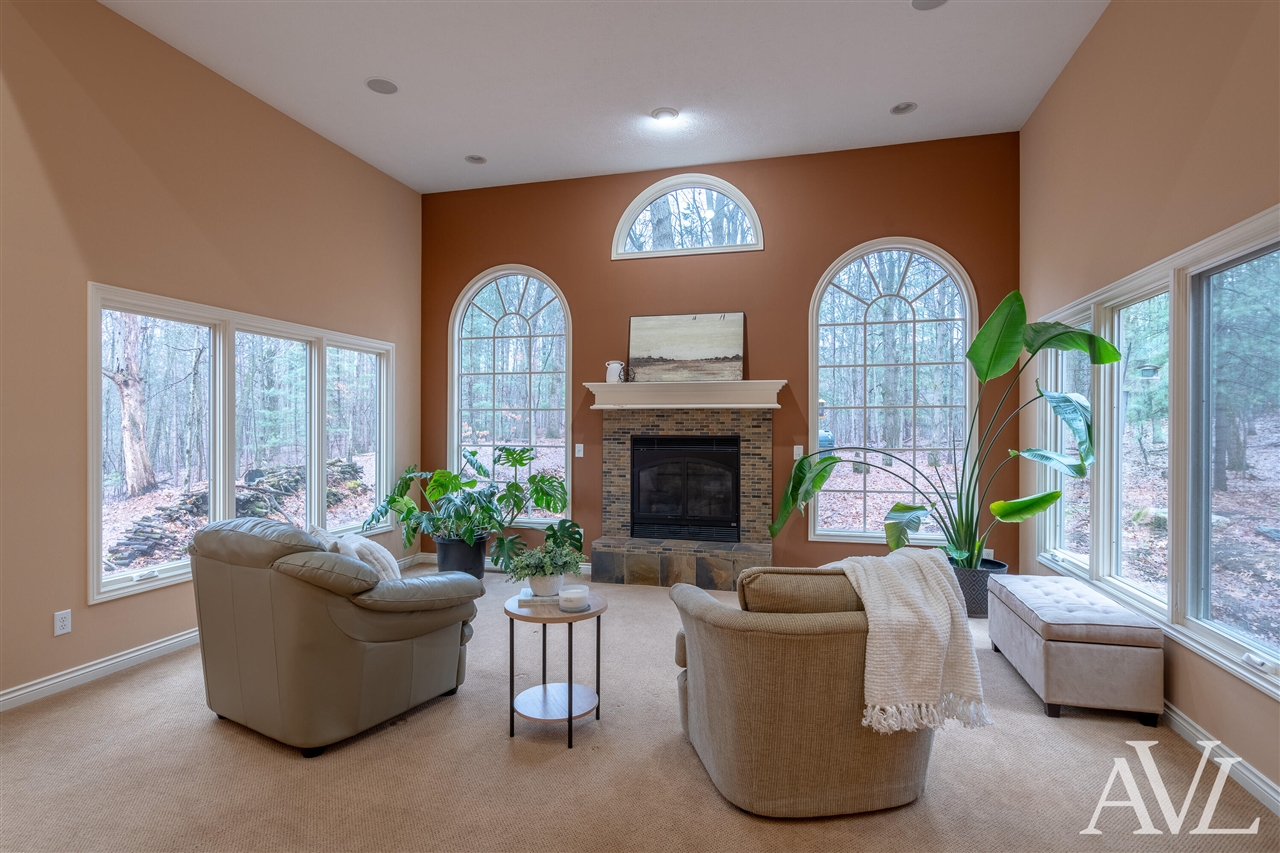 6250 Cannon Highlands Drive, Belmont, MI, 49306-9678