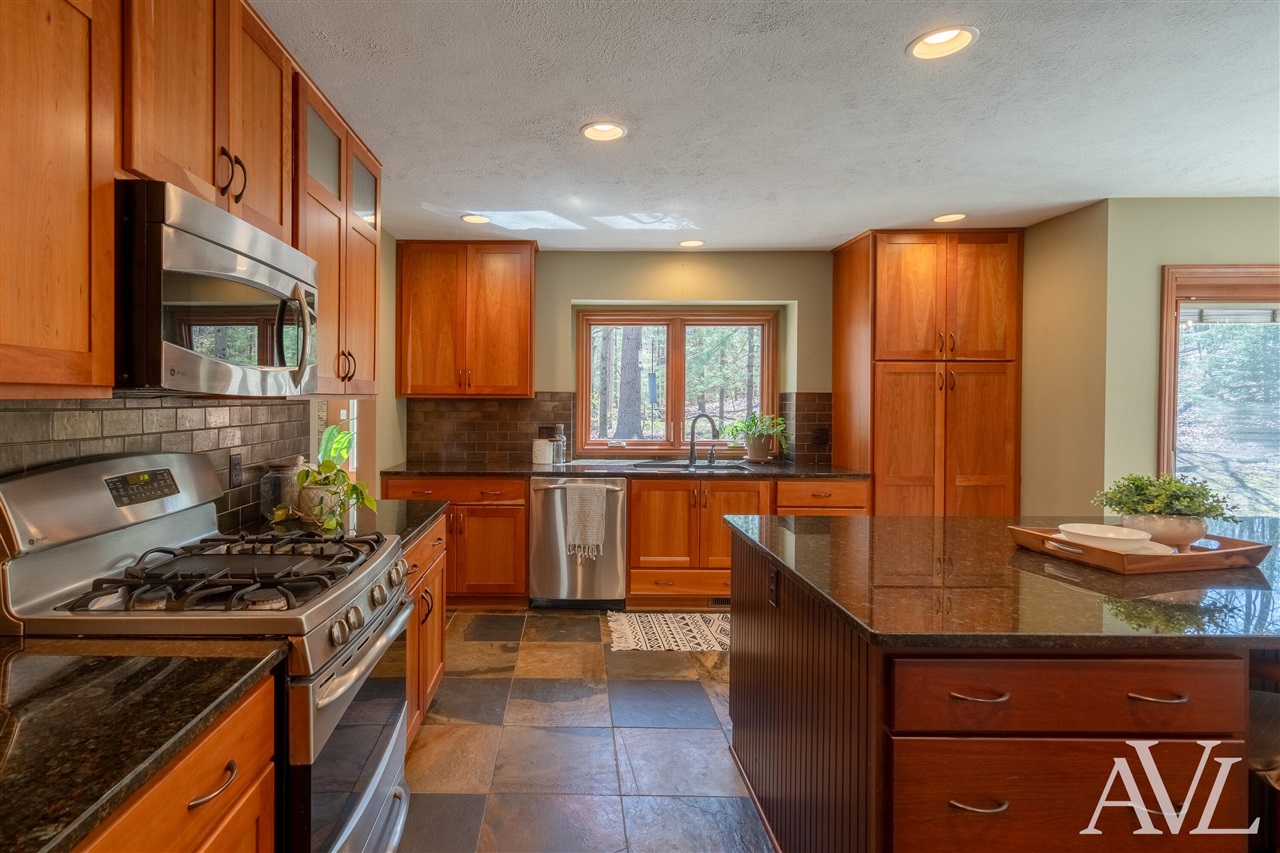 6250 Cannon Highlands Drive, Belmont, MI, 49306-9678