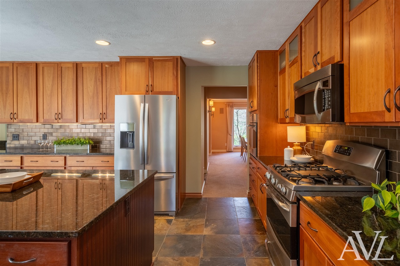 6250 Cannon Highlands Drive, Belmont, MI, 49306-9678