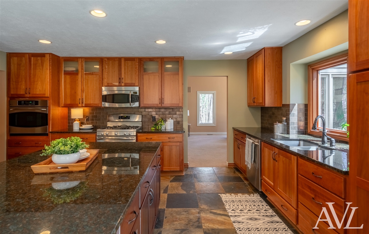 6250 Cannon Highlands Drive, Belmont, MI, 49306-9678