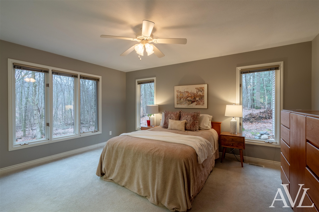 6250 Cannon Highlands Drive, Belmont, MI, 49306-9678