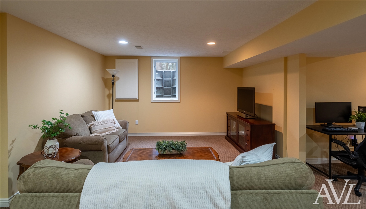 6250 Cannon Highlands Drive, Belmont, MI, 49306-9678