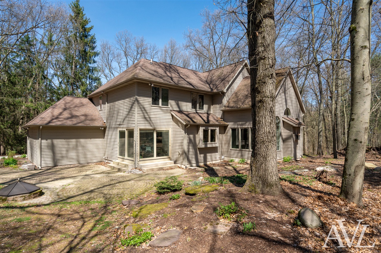 6250 Cannon Highlands Drive, Belmont, MI, 49306-9678