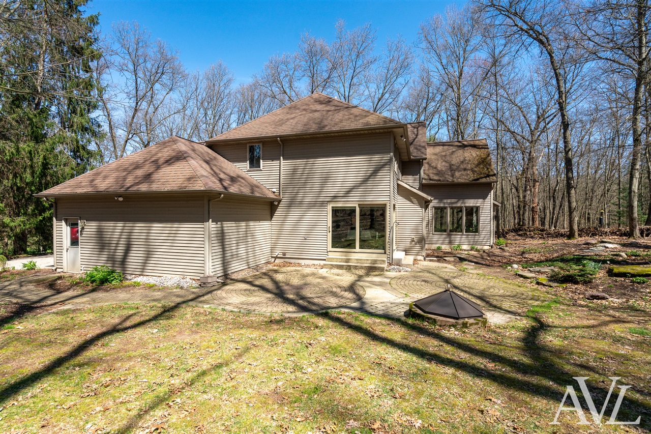 6250 Cannon Highlands Drive, Belmont, MI, 49306-9678