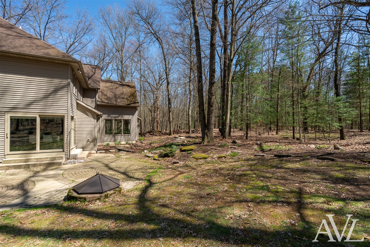 6250 Cannon Highlands Drive, Belmont, MI, 49306-9678