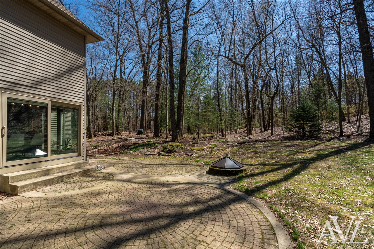 6250 Cannon Highlands Drive, Belmont, MI, 49306-9678