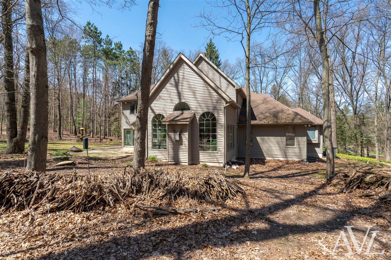 6250 Cannon Highlands Drive, Belmont, MI, 49306-9678