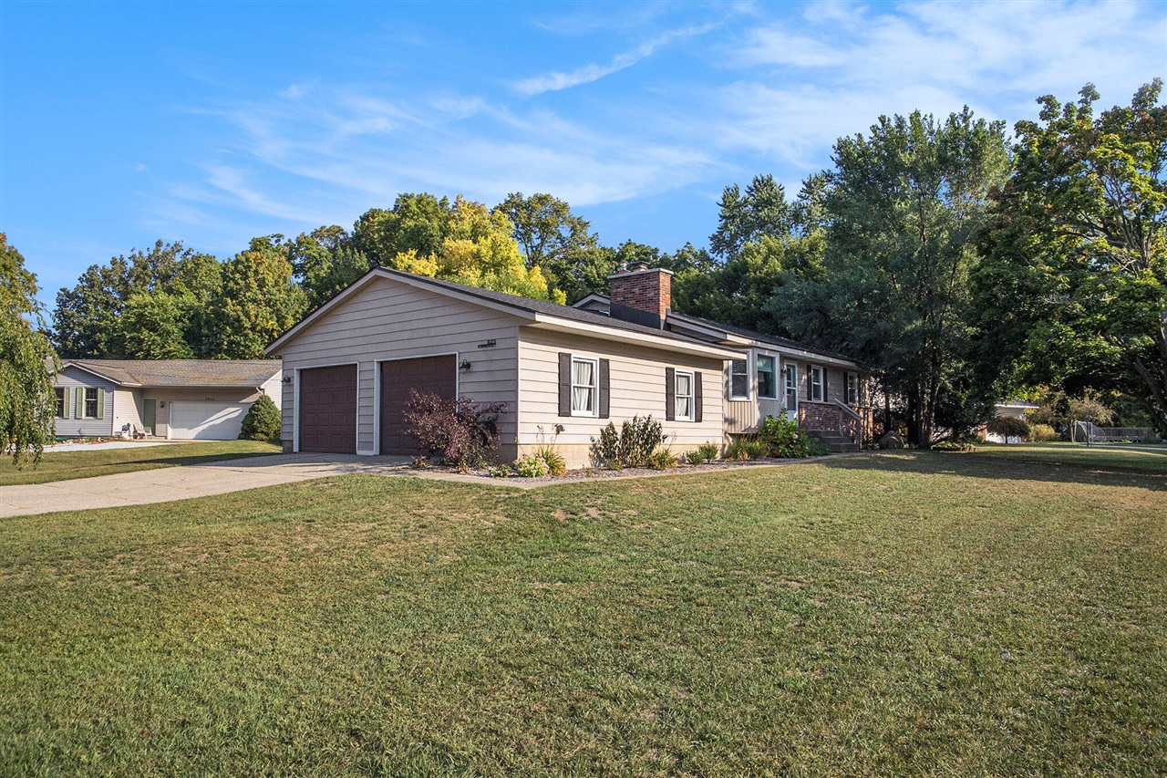 Homes for sale in Jenison, MI | 625 Summerset Dr, Jenison, MI 49428 | MLS# 70516679