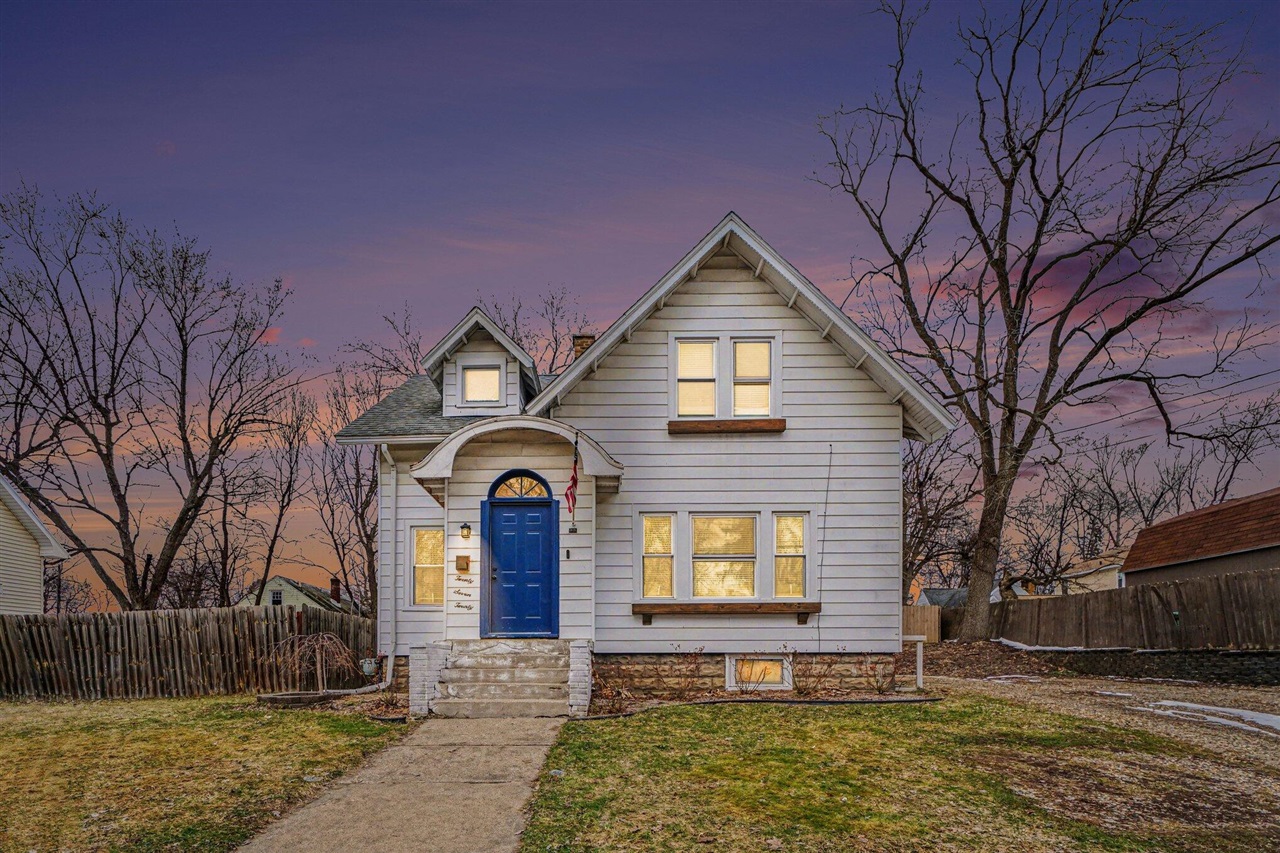 2720 W Main Street, Kalamazoo, MI, 49006-2952