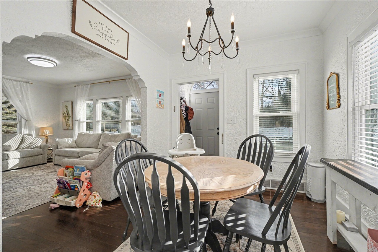 2720 W Main Street, Kalamazoo, MI, 49006-2952