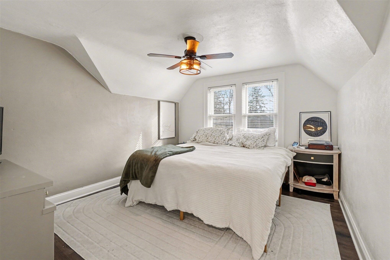 2720 W Main Street, Kalamazoo, MI, 49006-2952