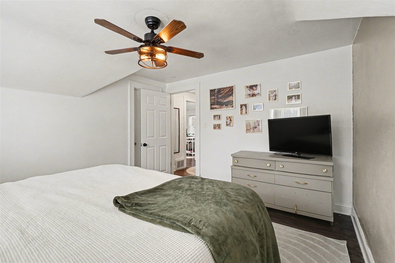 2720 W Main Street, Kalamazoo, MI, 49006-2952