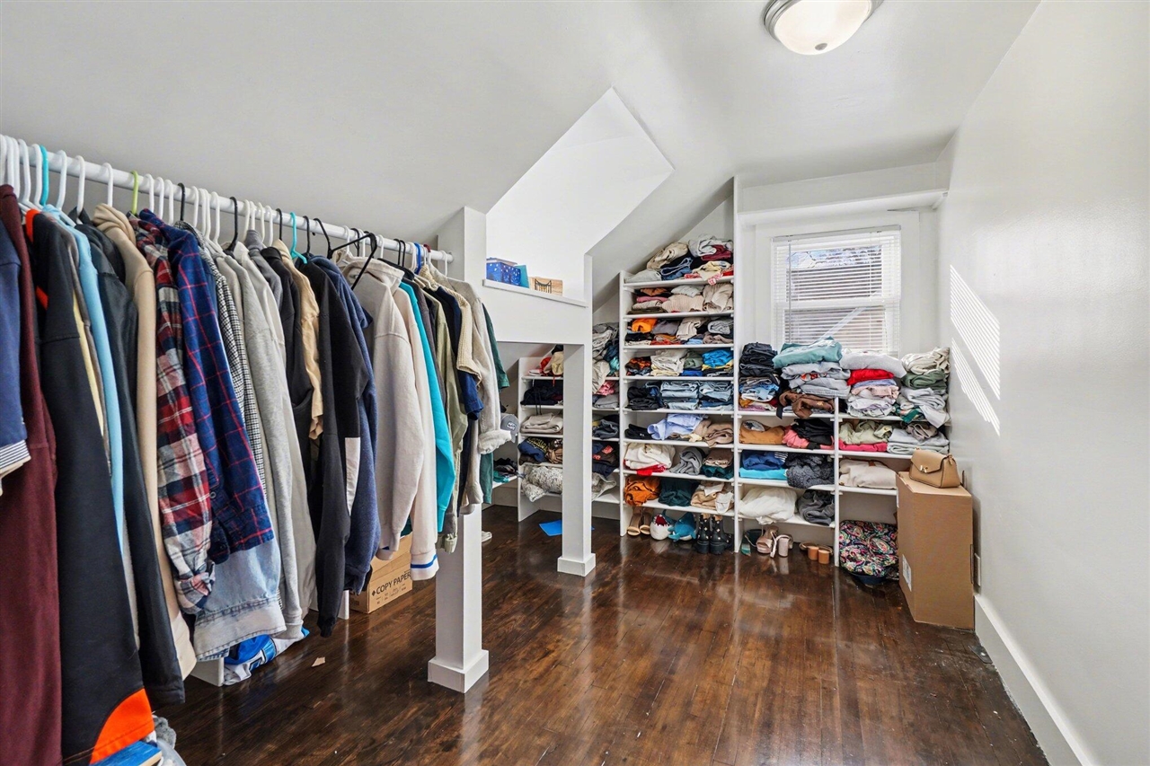 2720 W Main Street, Kalamazoo, MI, 49006-2952