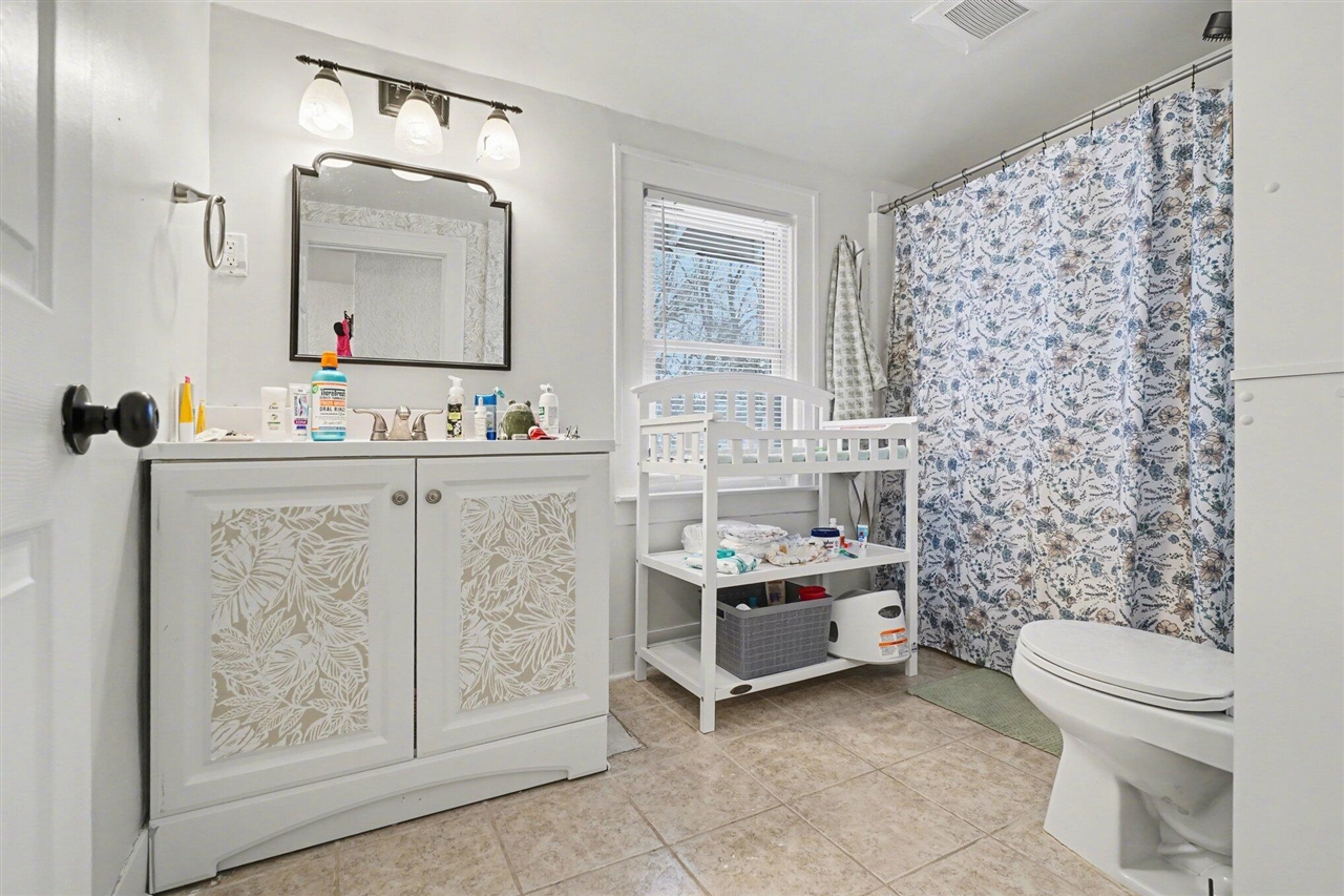 2720 W Main Street, Kalamazoo, MI, 49006-2952