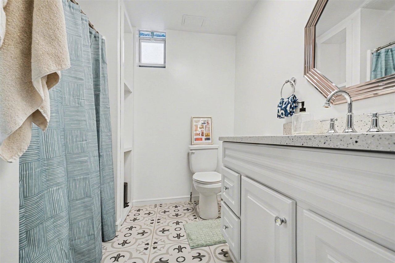 2720 W Main Street, Kalamazoo, MI, 49006-2952