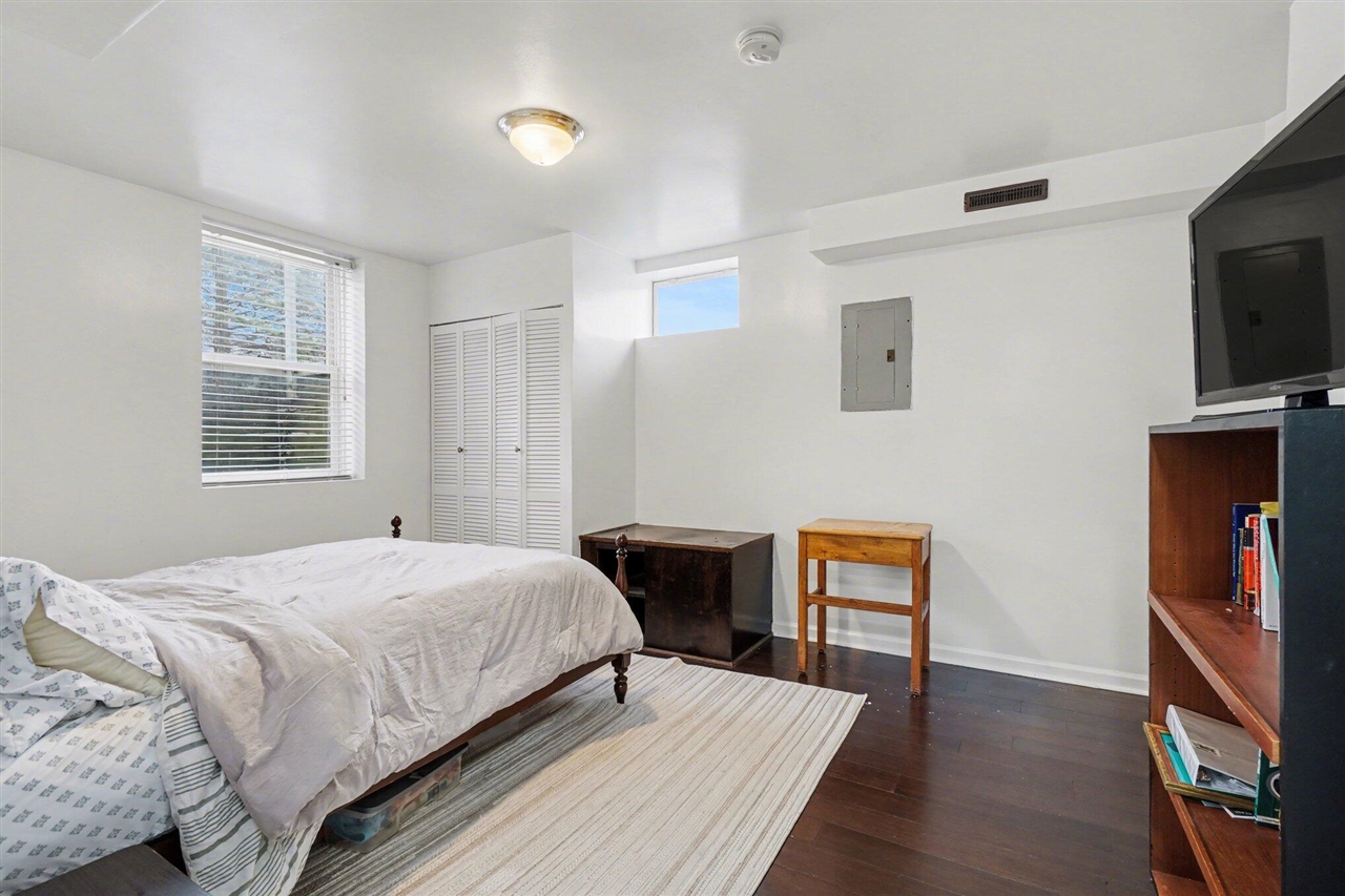 2720 W Main Street, Kalamazoo, MI, 49006-2952