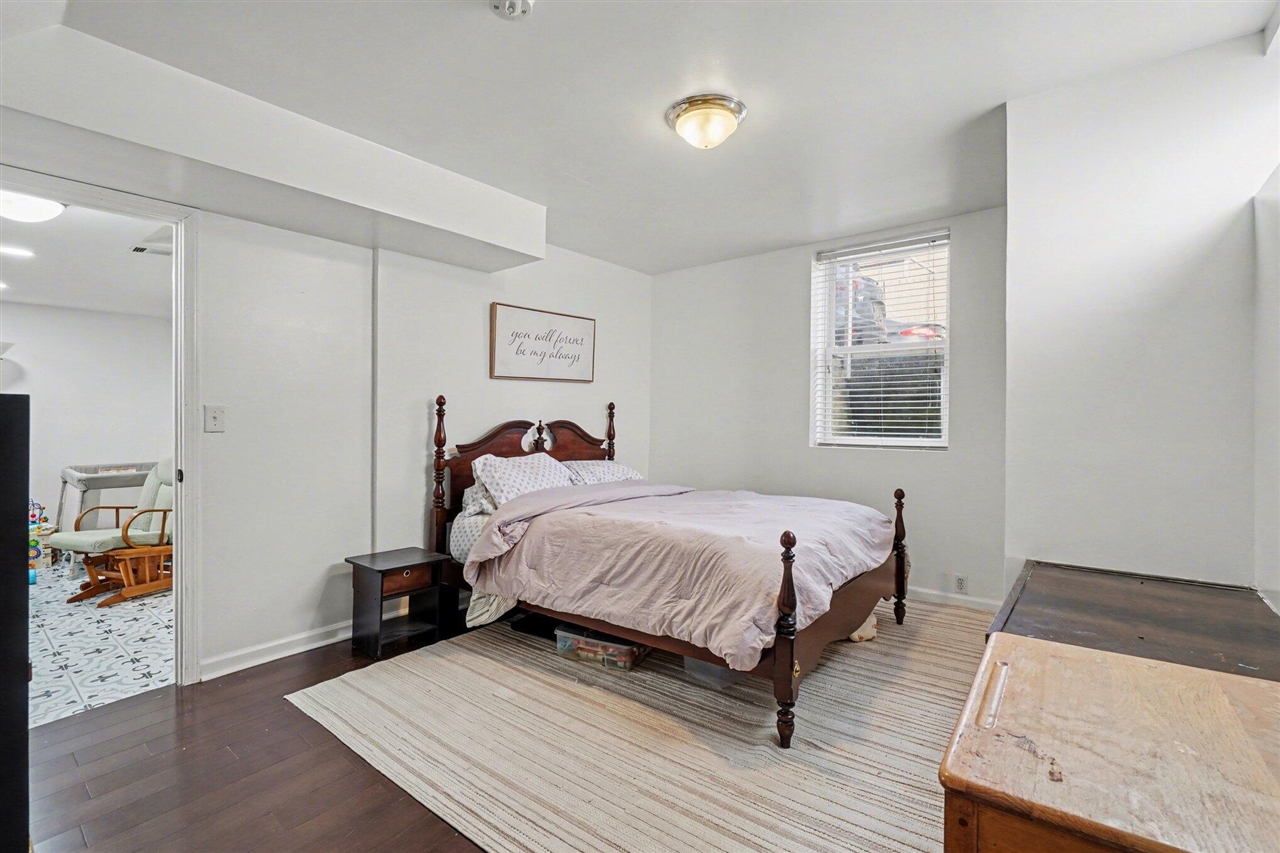 2720 W Main Street, Kalamazoo, MI, 49006-2952