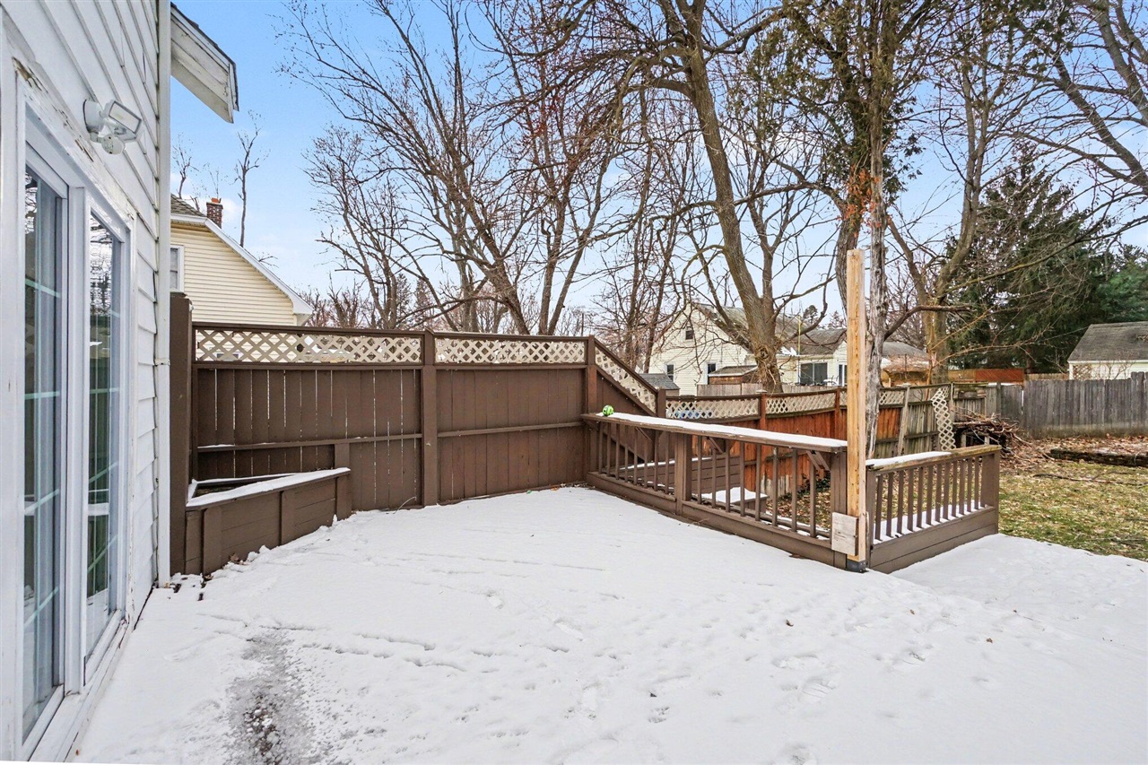 2720 W Main Street, Kalamazoo, MI, 49006-2952