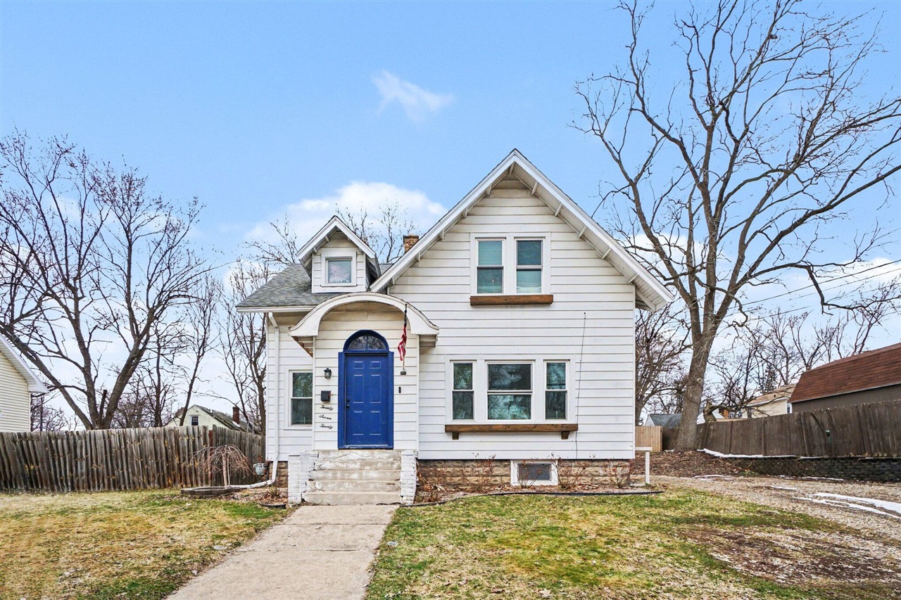 2720 W Main Street, Kalamazoo, MI, 49006-2952