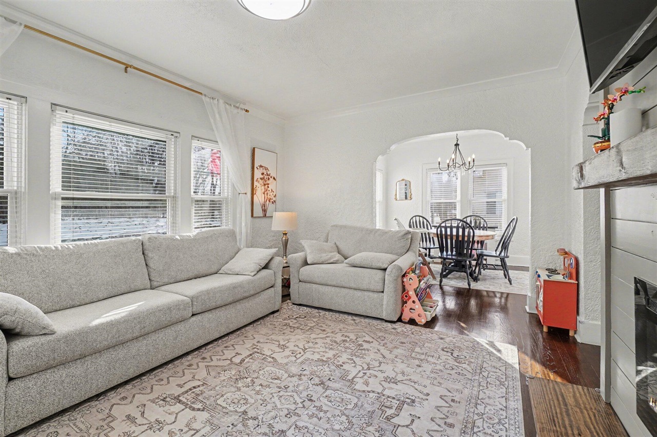 2720 W Main Street, Kalamazoo, MI, 49006-2952