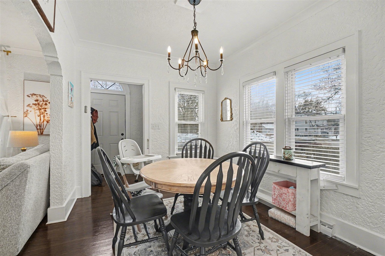 2720 W Main Street, Kalamazoo, MI, 49006-2952