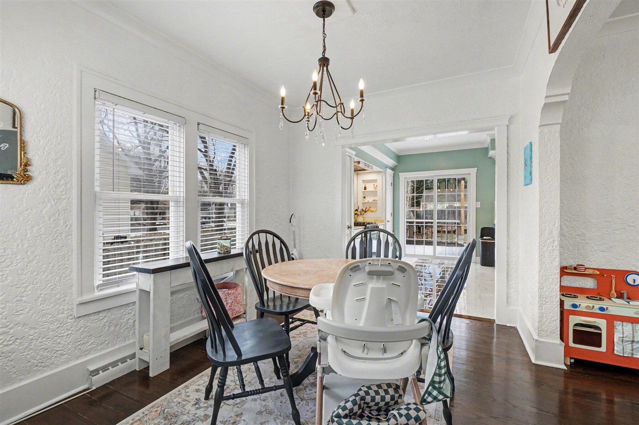 2720 W Main Street, Kalamazoo, MI, 49006-2952