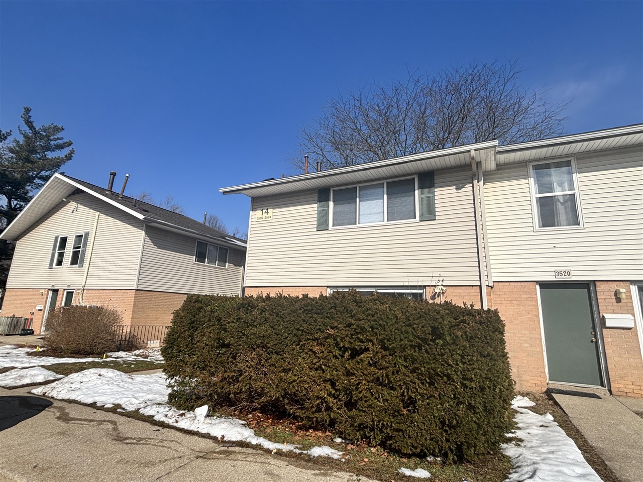 Photo of property for sale at 3522 Kenbrooke Court, Kalamazoo MI 49006-5467