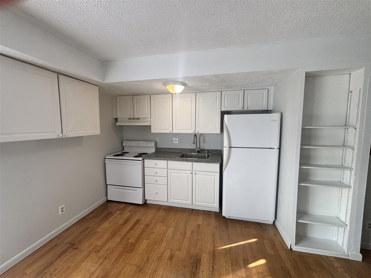 3522 Kenbrooke Court photo 4