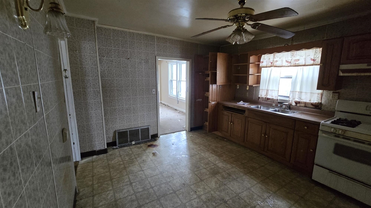 759 Emerald Street, Muskegon, MI, 49442-3282