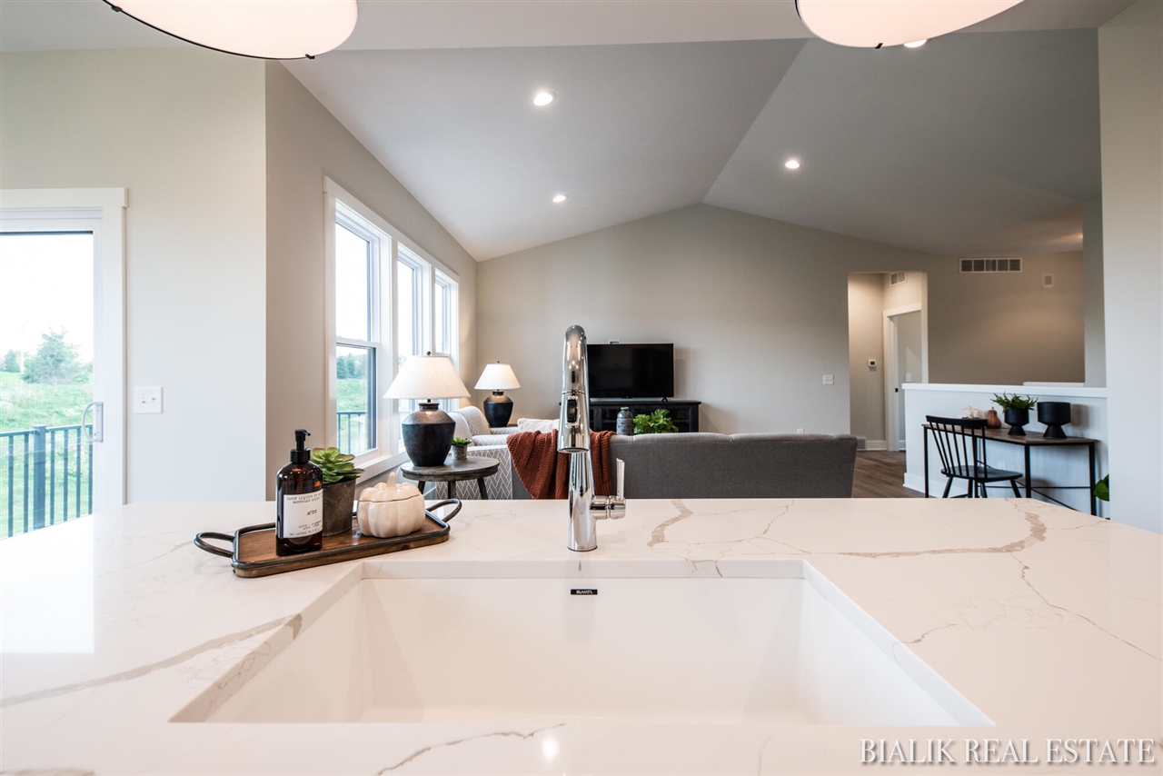 594 Sun Vale Lane, Grandville, MI, 49418-9527