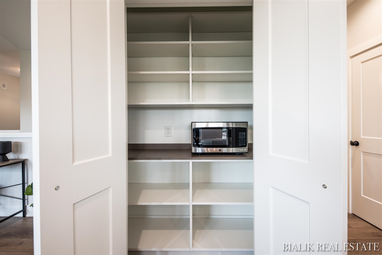 594 Sun Vale Lane, Grandville, MI, 49418-9527