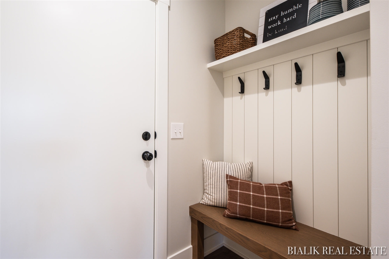 594 Sun Vale Lane, Grandville, MI, 49418-9527