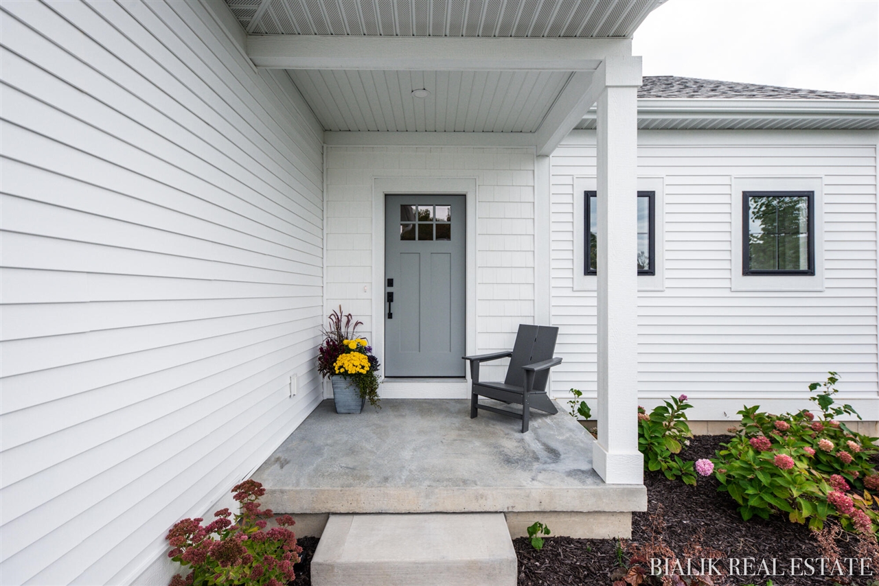 594 Sun Vale Lane, Grandville, MI, 49418-9527