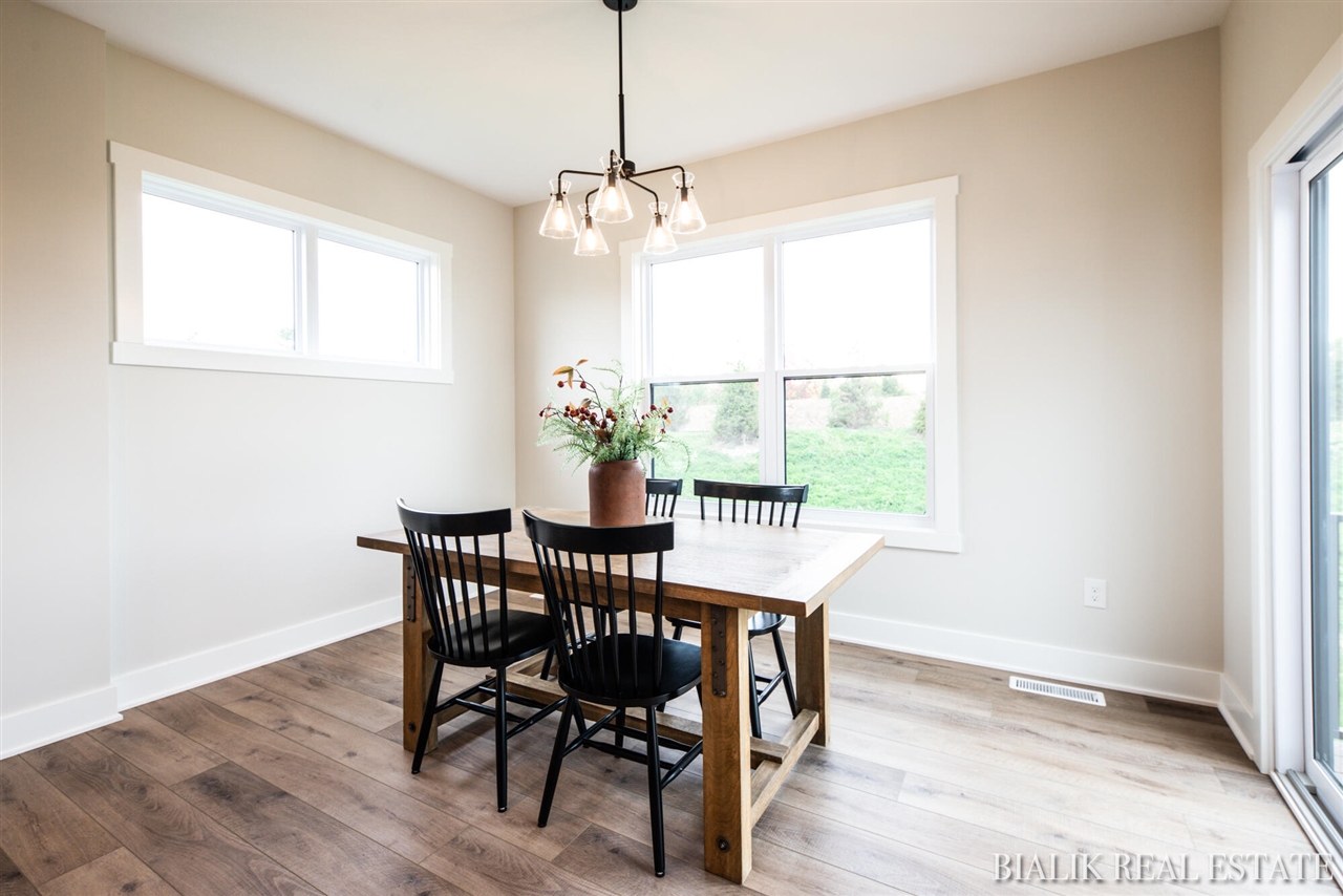 594 Sun Vale Lane, Grandville, MI, 49418-9527