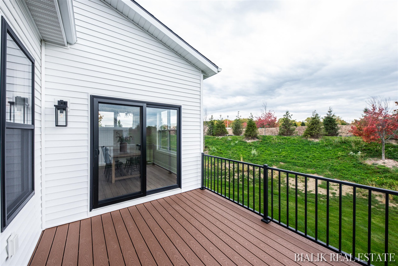 594 Sun Vale Lane, Grandville, MI, 49418-9527